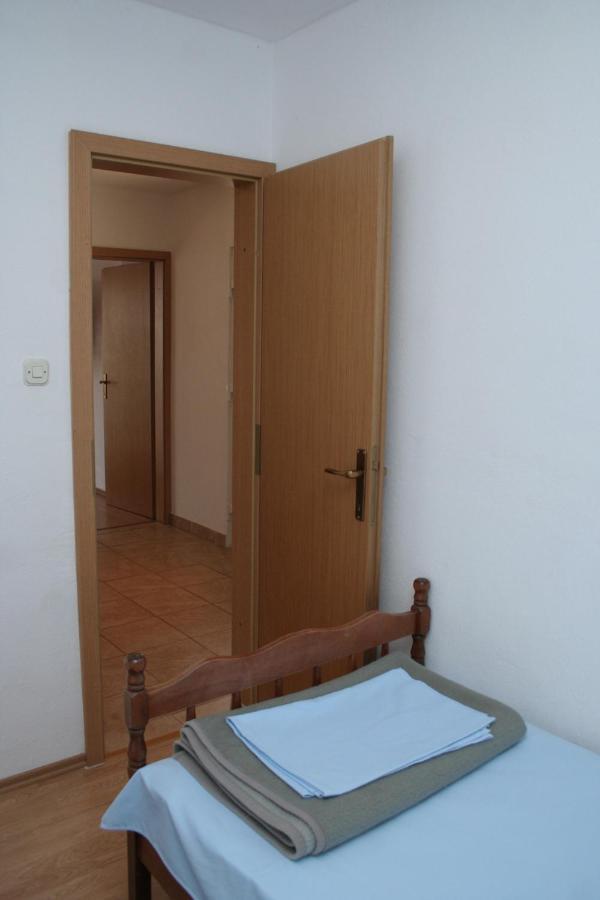 Apartment Zarace - Gdinj 4598A Exterior photo