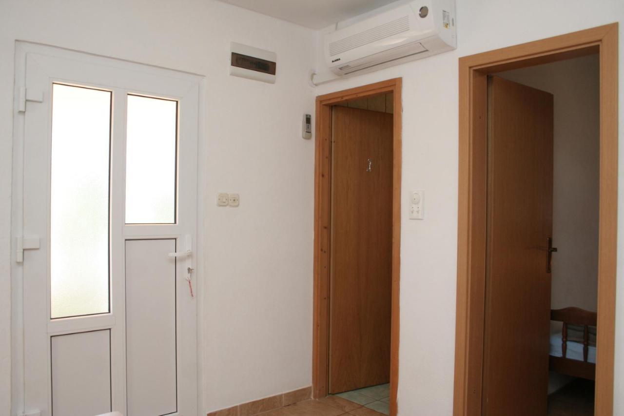 Apartment Zarace - Gdinj 4598A Exterior photo