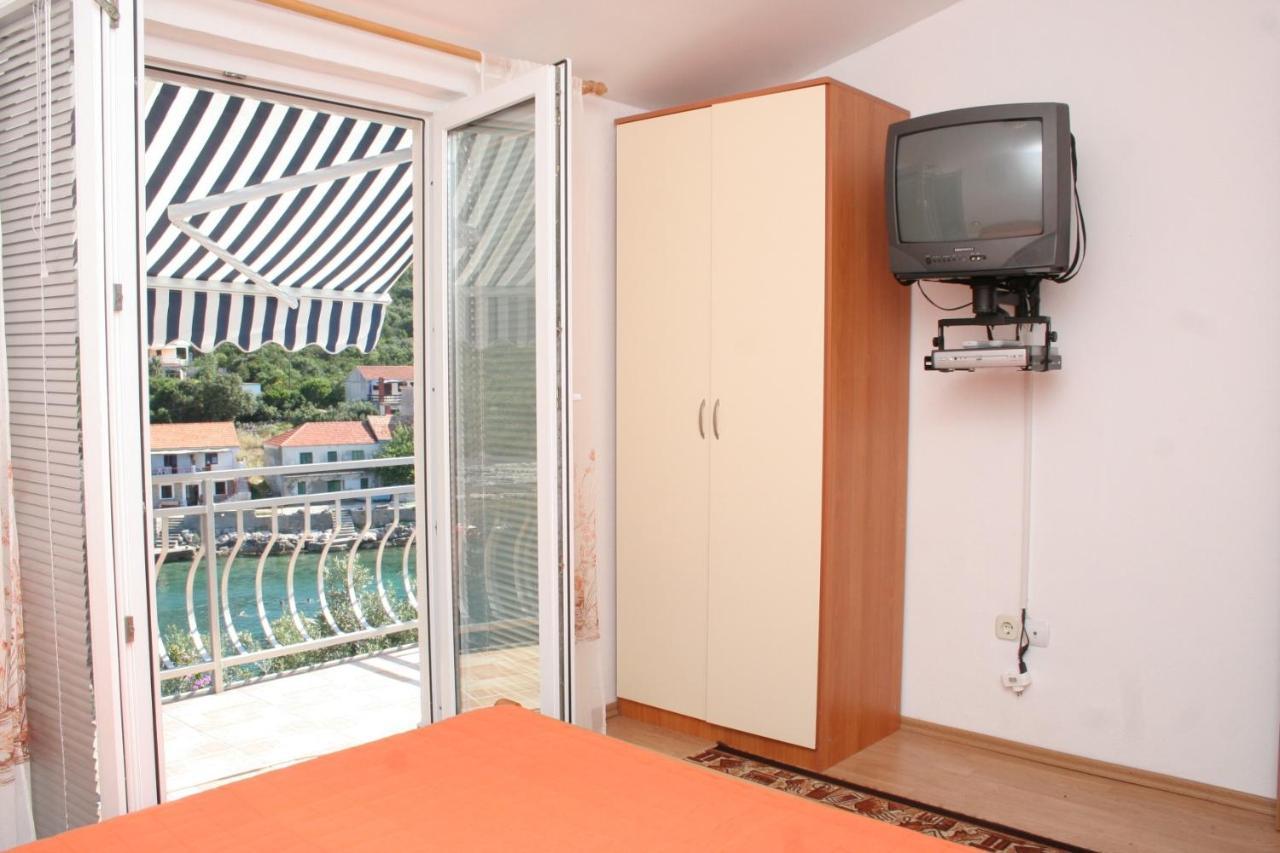 Apartment Zarace - Gdinj 4598A Exterior photo